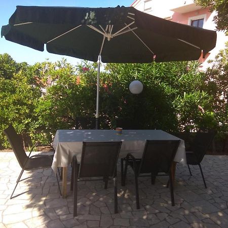 Apartmani Andela I Mladen Debelic Rab Town Buitenkant foto