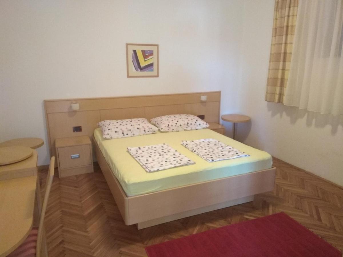 Apartmani Andela I Mladen Debelic Rab Town Buitenkant foto