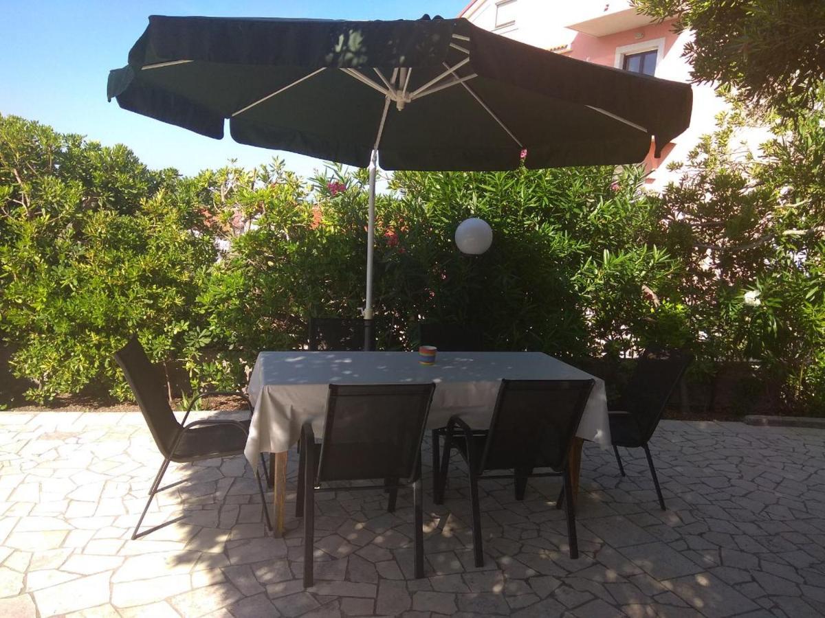 Apartmani Andela I Mladen Debelic Rab Town Buitenkant foto
