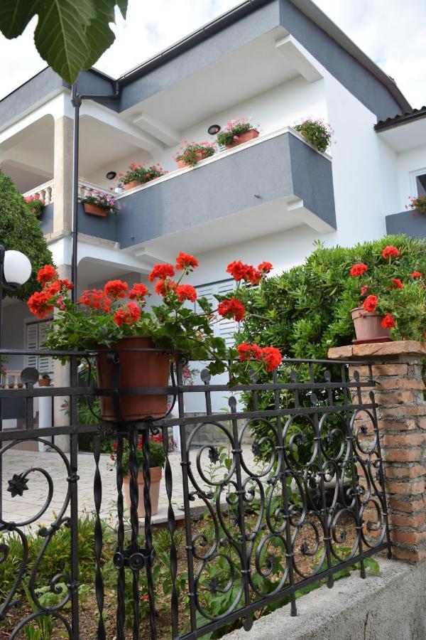 Apartmani Andela I Mladen Debelic Rab Town Buitenkant foto