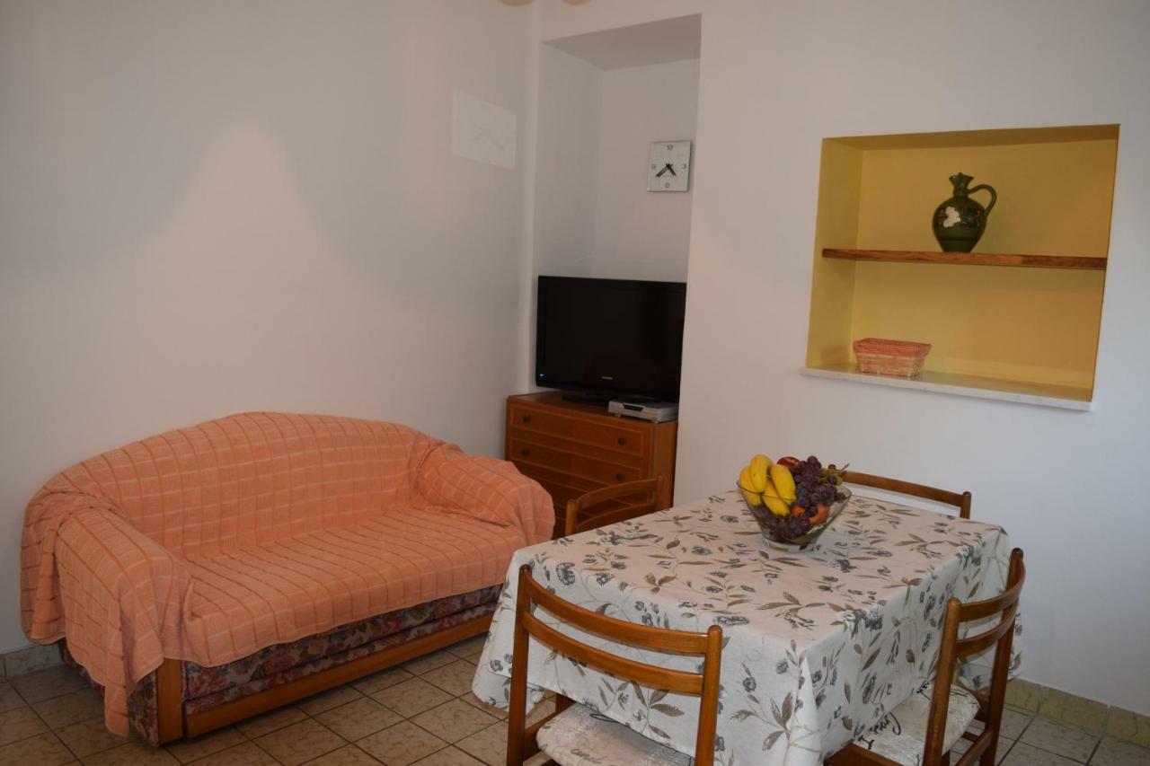 Apartmani Andela I Mladen Debelic Rab Town Buitenkant foto