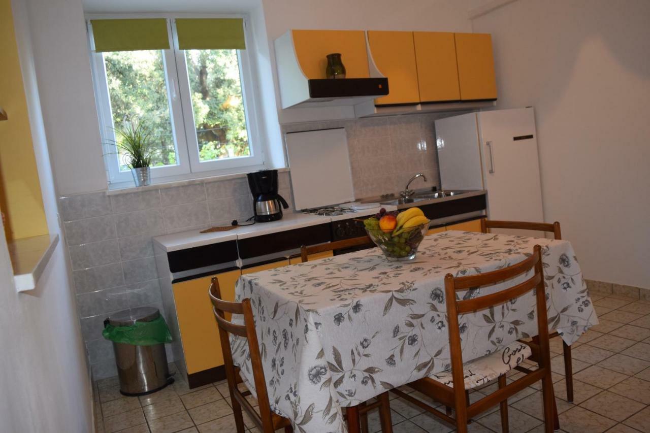 Apartmani Andela I Mladen Debelic Rab Town Buitenkant foto