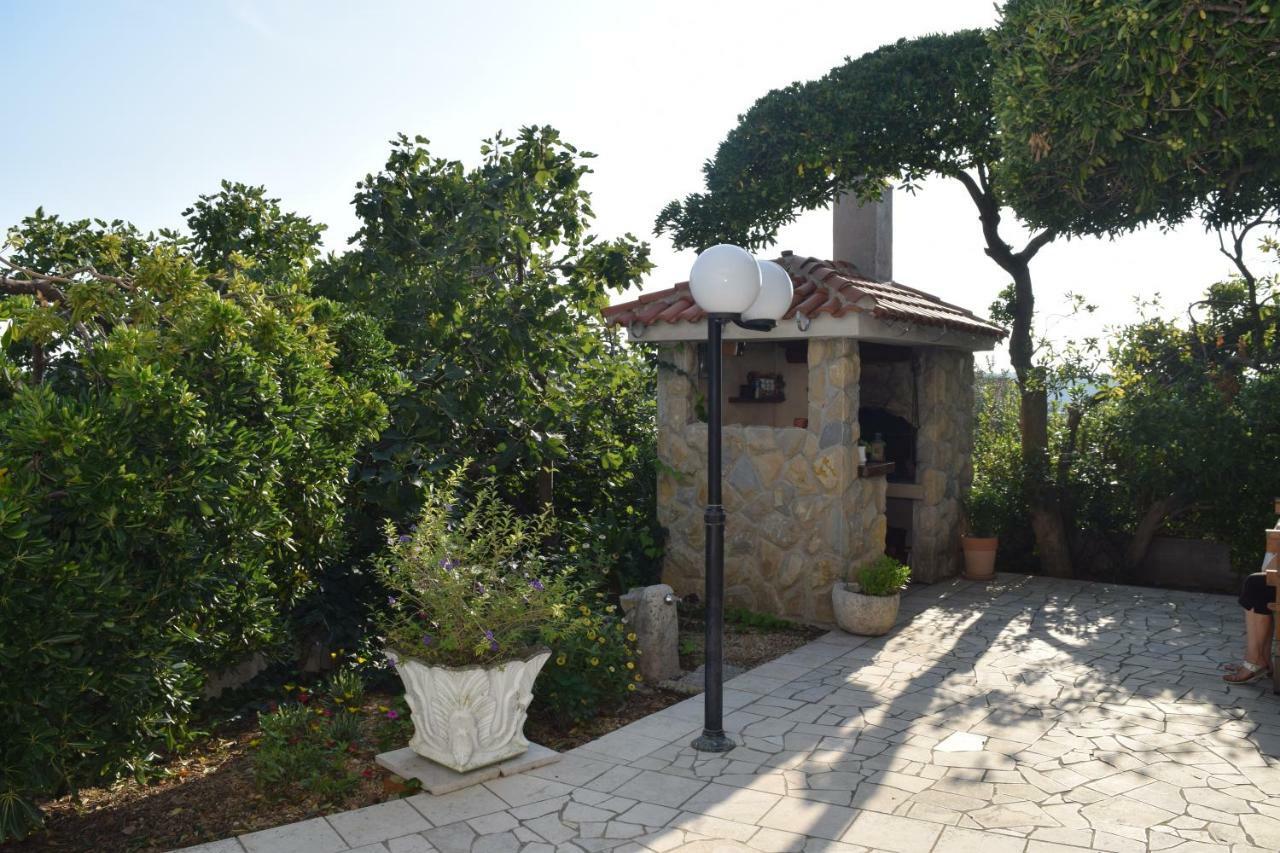 Apartmani Andela I Mladen Debelic Rab Town Buitenkant foto