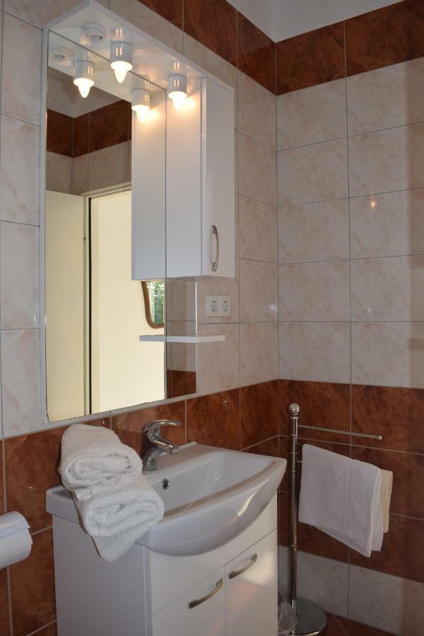 Apartmani Andela I Mladen Debelic Rab Town Buitenkant foto