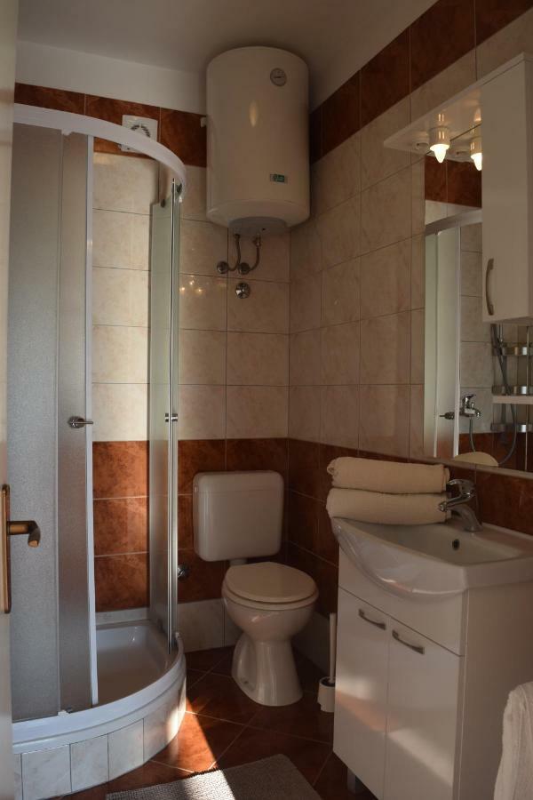 Apartmani Andela I Mladen Debelic Rab Town Buitenkant foto
