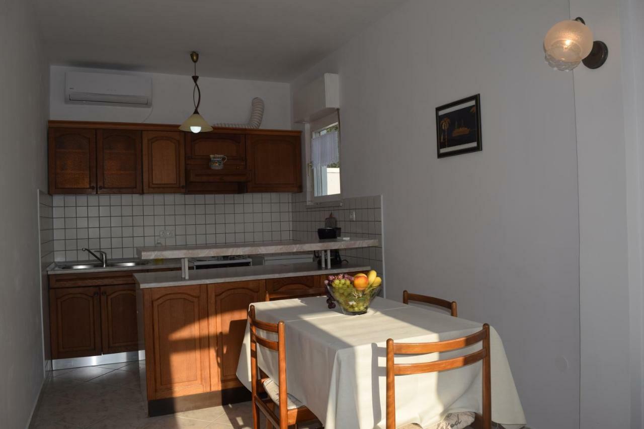 Apartmani Andela I Mladen Debelic Rab Town Buitenkant foto